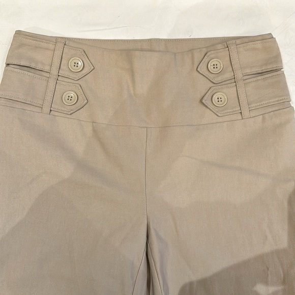 Capri pants - Brand new. Suzy Shier size XS. - Picture 5 of 6
